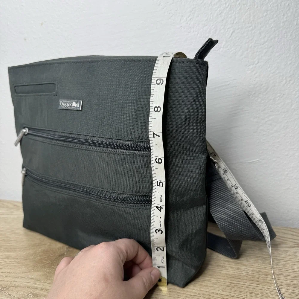 Baggallini Gray‎ Bucket Bagg Crossbody Purse Handbag Travel Bag - Stained Lining